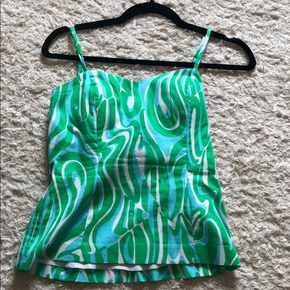 Cute lily Pulitzer shirt with tie in the back